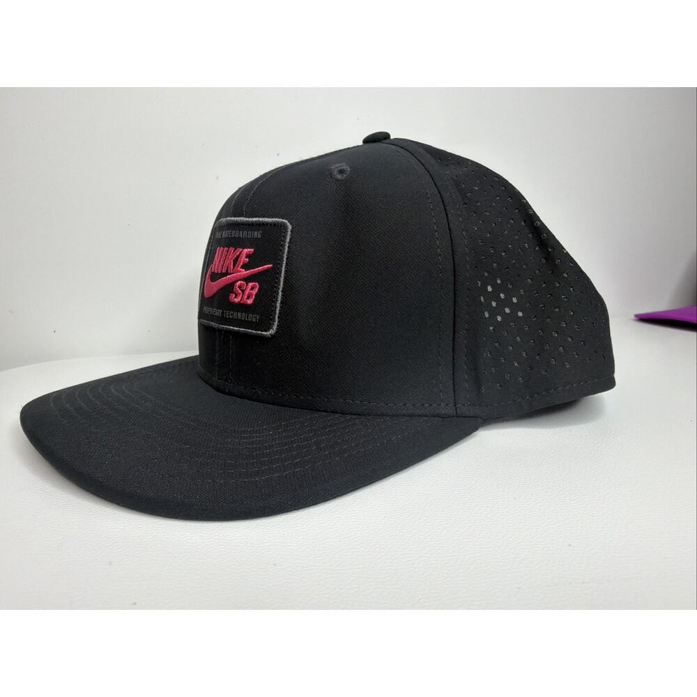 Nike SB Pro Dri-Fit Perforated SnapBack Black Hat - Picture 6 of 11